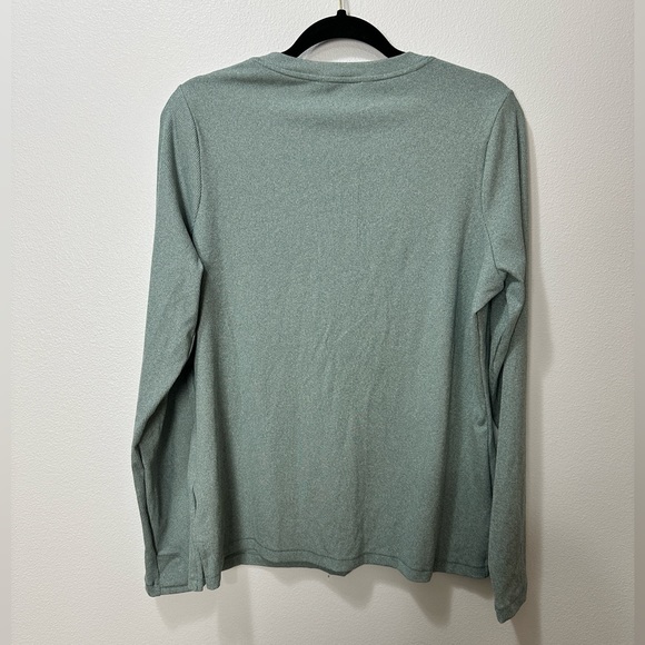 Athleta Women’s Sz XL Sea Moss Sage Green Uptempo Ribbed Henley Top Workout - Picture 4 of 8